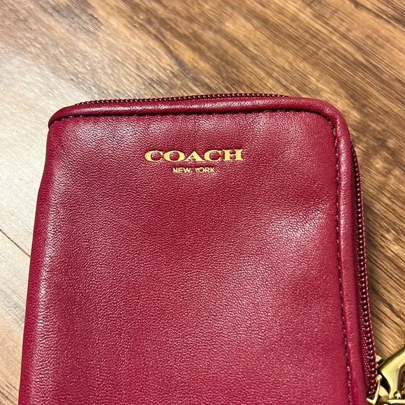 Coach deep red wristlet - Picture 6 of 8